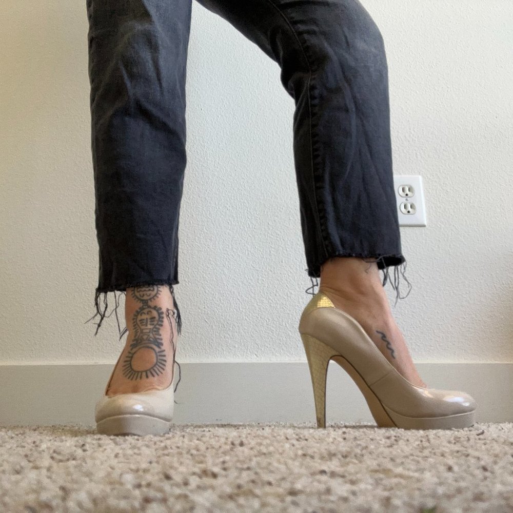 G By Guess Nude/Gold Stilettos Size 8